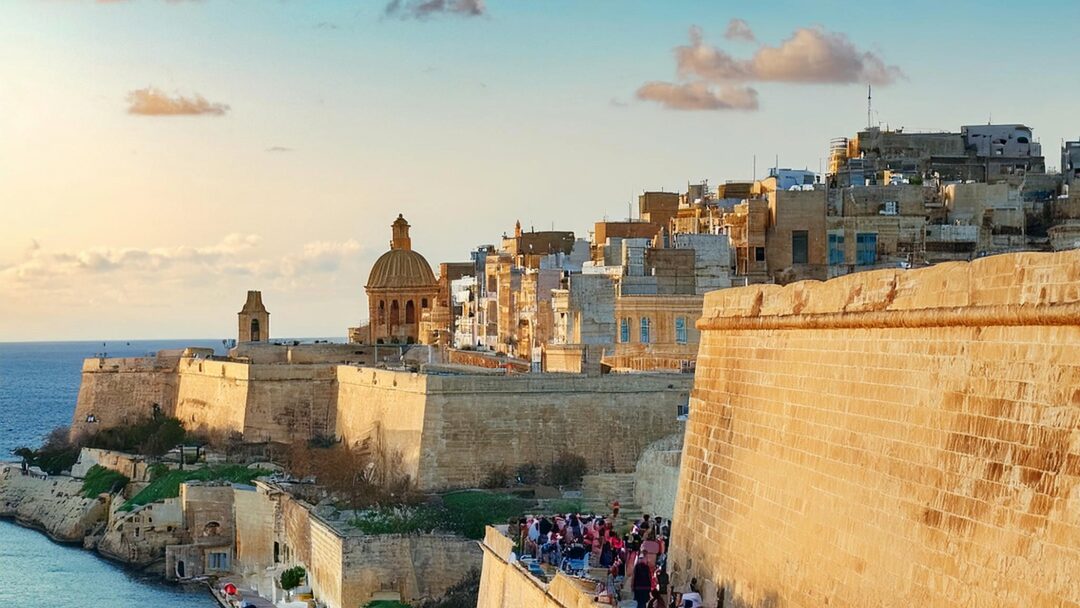 Tourists_on_game_of_thrones_guided_tour_in_Malta